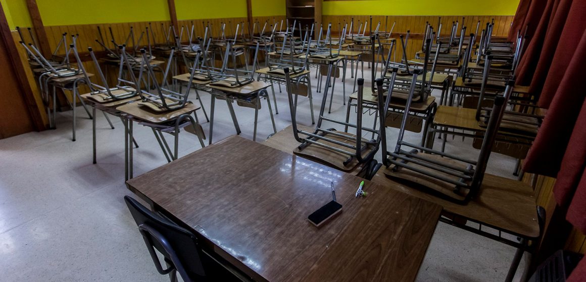 colegio Sondeo AMUCH: 74,1% de alcaldes y alcaldesas donde se ha implementado la ley de desmunicipalización, no están de acuerdo con el proceso de traspaso.