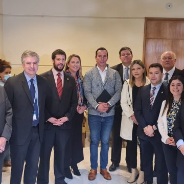 ALCALDES AMUCH Y DIPUTADOS CHILE VAMOS Y REPUBLICANOS OFICIALIZARON PRIMERA BANCADA MUNICIPAL