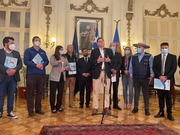 DIRECTORIO AMUCH SE REUNIÓ CON PRESIDENTES DEL SENADO Y CÁMARA DE DIPUTADOS POR EL PROCESO CONSTITUYENTE