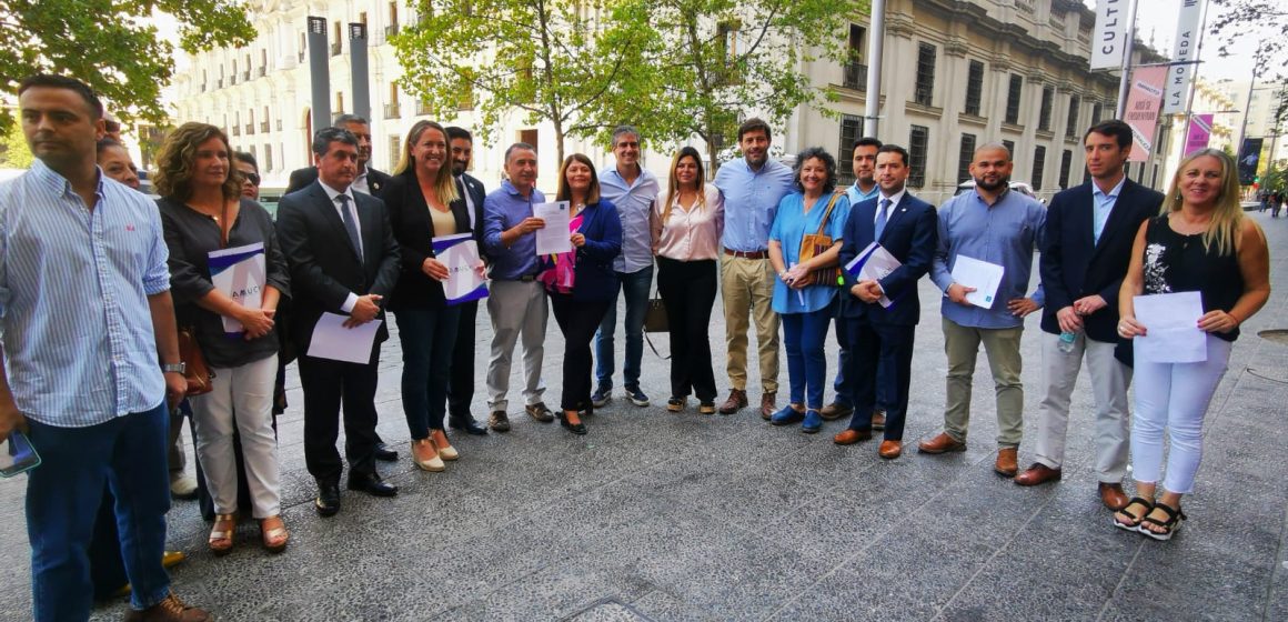 Diputados de la Bancada Municipal, junto a alcaldes AMUCH y organizaciones sociales solicitan al Gobierno dar urgencia a propuestas que dan mayor protección y atribuciones a inspectores municipales