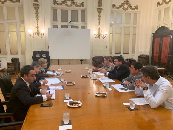 Presidente del Senado se reúne con alcaldes AMUCH y anuncia que sumará propuestas de seguridad municipal en fast track legislativo Presidente del Senado se reúne con alcaldes AMUCH y anuncia que sumará propuestas de seguridad municipal en fast track legislativo