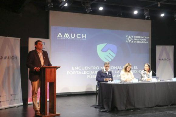 Encuentro Nacional de Seguridad: alcaldes AMUCH se reúnen con directores e inspectores municipales para abordar el “Plan Calle sin Violencia” del Gobierno Encuentro Nacional de Seguridad: alcaldes AMUCH se reúnen con directores e inspectores municipales para abordar el “Plan Calle sin Violencia” del Gobierno