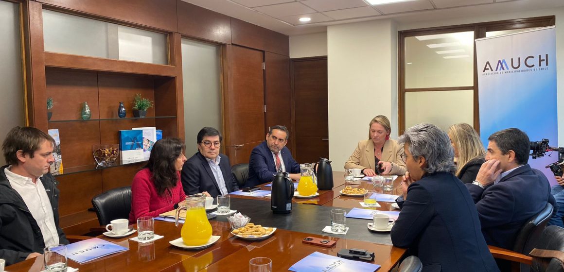 Asociación de Municipalidades de Chile y Arcos Dorados firman acuerdo para la promoción de la actividad física comunal