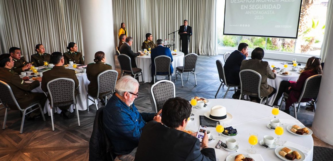 AMUCH Y MUNICIPALIDAD DE ANTOFAGASTA IMPULSAN ENCUENTRO “DESAFÍOS DE LA SEGURIDAD MUNICIPAL”