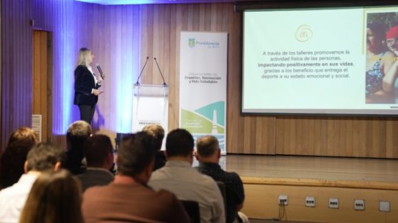 foto_0000000220250926154933-llvETD AMUCH DESTACA A ARCOS DORADOS CHILE POR SU APORTE A LA ACTIVIDAD FÍSICA COMUNITARIA CON EL PROGRAMA PLAN VECINO