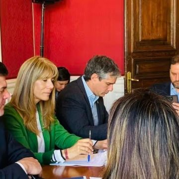 Asociaciones municipales se reúnen con senadora Rincón por recortes en la Ley de Presupuestos 2026