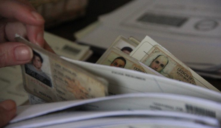 licencia-de-conducir-740x430 Alcaldes atribuyen a una “tormenta perfecta” el colapso en la renovación de licencias de conducir: “Bajó a la mitad de su velocidad”