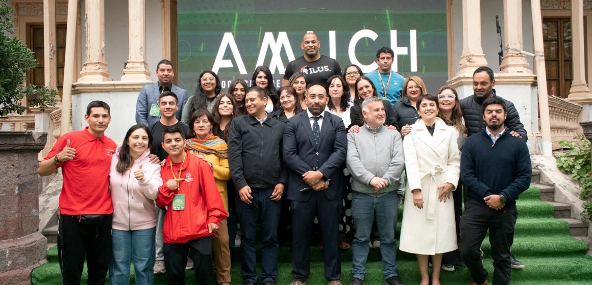 ILUS Fitness participa junto a AMUCH en el impulso del deporte comunal en Chile, con la presencia de Yasmani Acosta y referentes del deporte