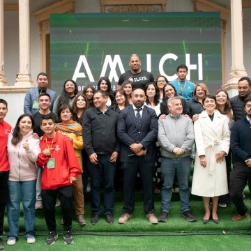 ILUS Fitness participa junto a AMUCH en el impulso del deporte comunal en Chile, con la presencia de Yasmani Acosta y referentes del deporte