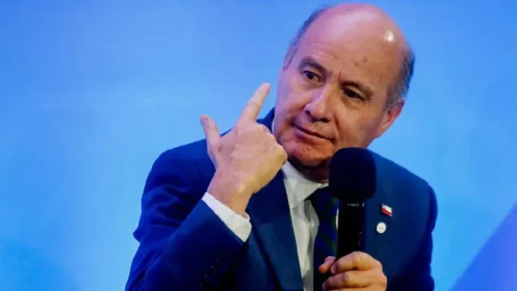 Alcaldes se reunieron con ministro Quiroz: Expresaron preocupación por recaudación del Fondo Común Municipal