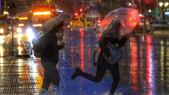 Tabla con los 175 puntos críticos de Santiago en caso de una lluvia intensa